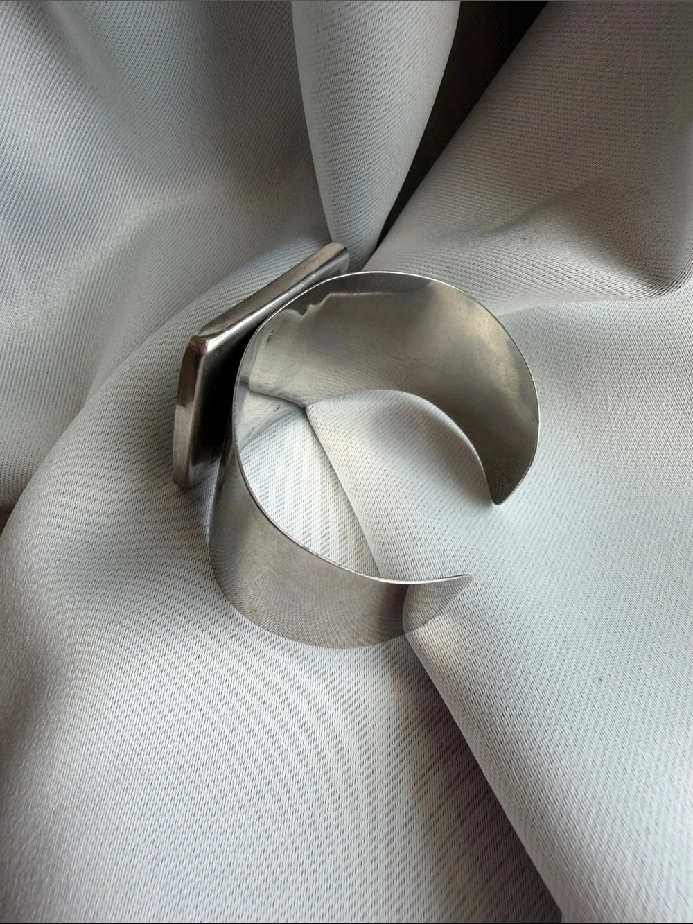 Silver Cuff Smart Bracelet with Abalone Iridescent Face